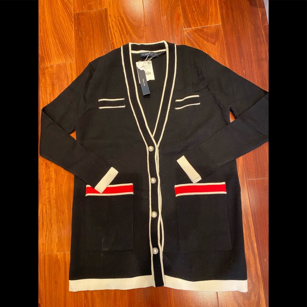 Long sleeve cardigan.